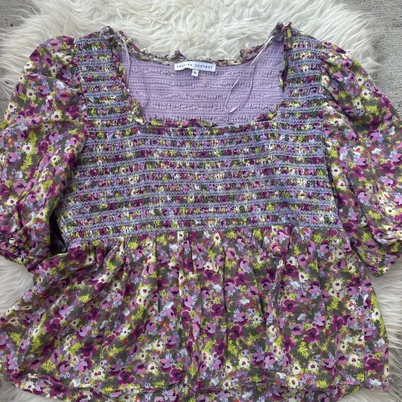 English factory Floral Smocked Top - Picture 2 of 6